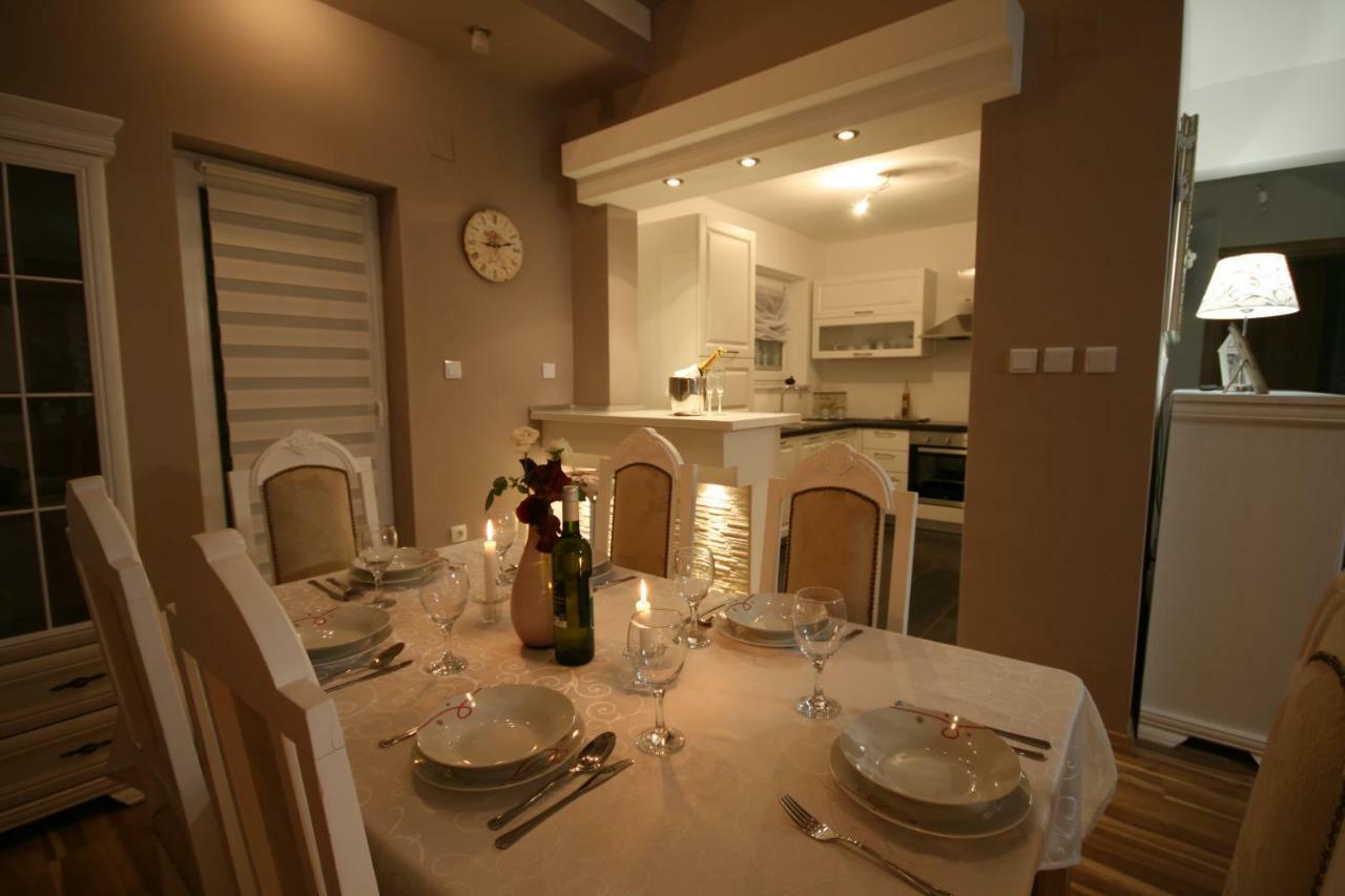 Holiday House Leona Оточац Екстер'єр фото