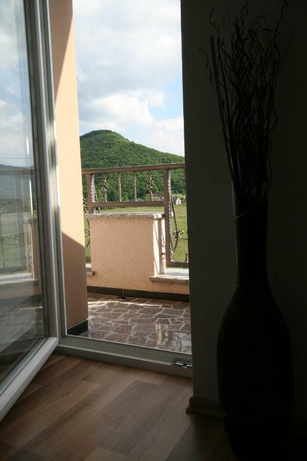 Holiday House Leona Оточац Екстер'єр фото